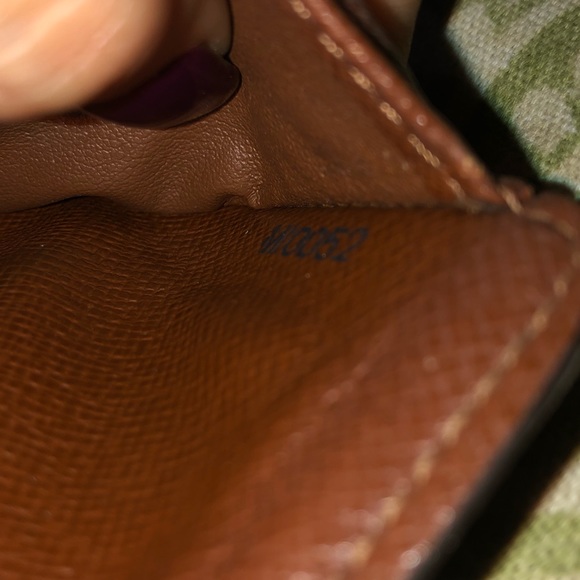 💯% Authentic LV bi fold woman's wallet - Picture 4 of 4